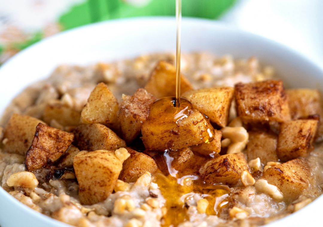 Amisa Organic Gluten Free Pure Porridge Oats – Apple & Cinnamon (300g)